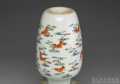 图片[2]-Revolving openwork vase in yangcai polychrome enamels with dragons and lotus decoration, Qing dynasty, Qianlong reign (1736-1795)-China Archive